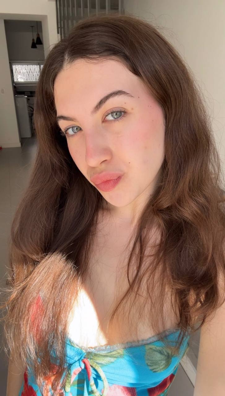 Nude girl Amber in Yamoussoukro