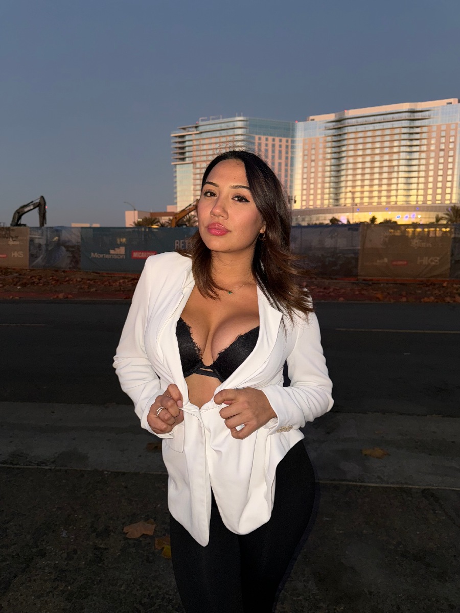 Take a pause and enjoy Ali Cruz — streaming from Yamoussoukro