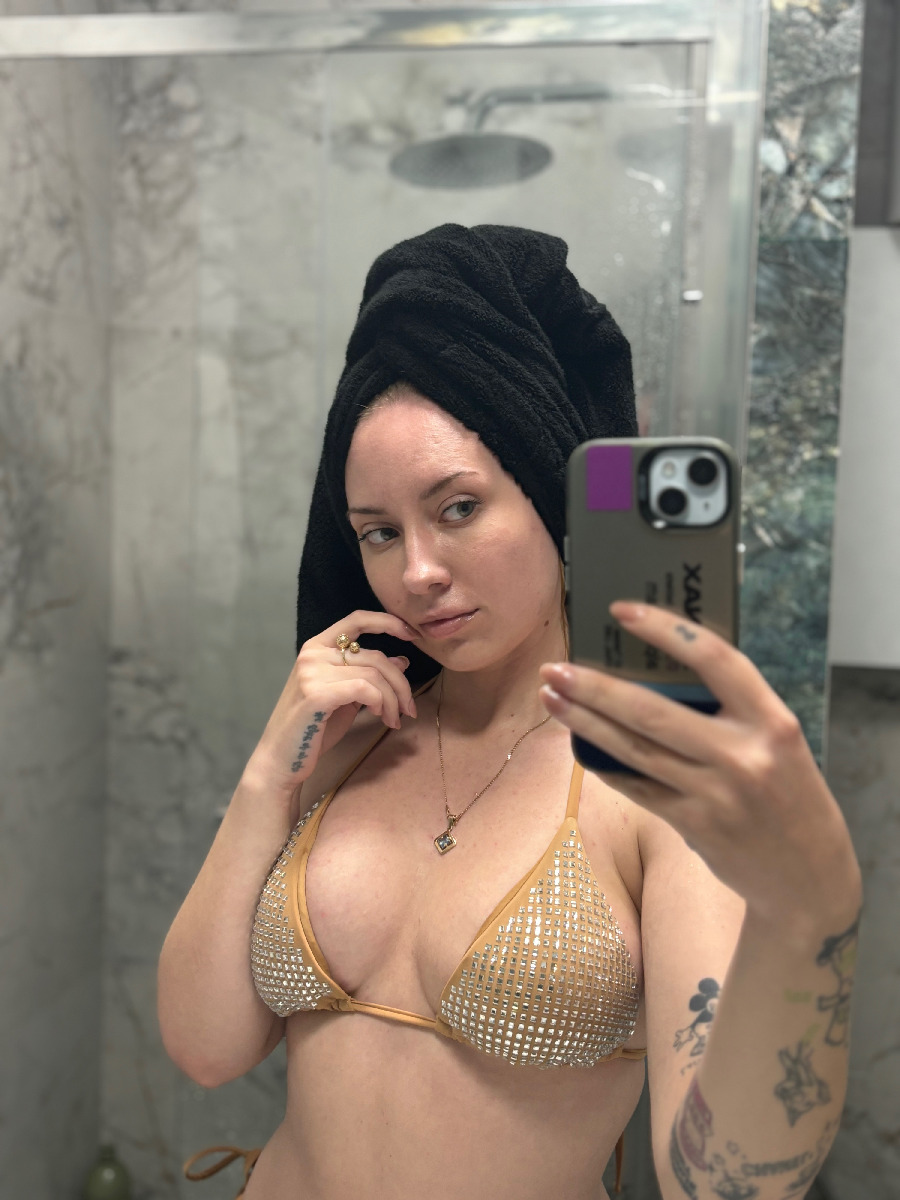 Nude girl KateV in Yamoussoukro