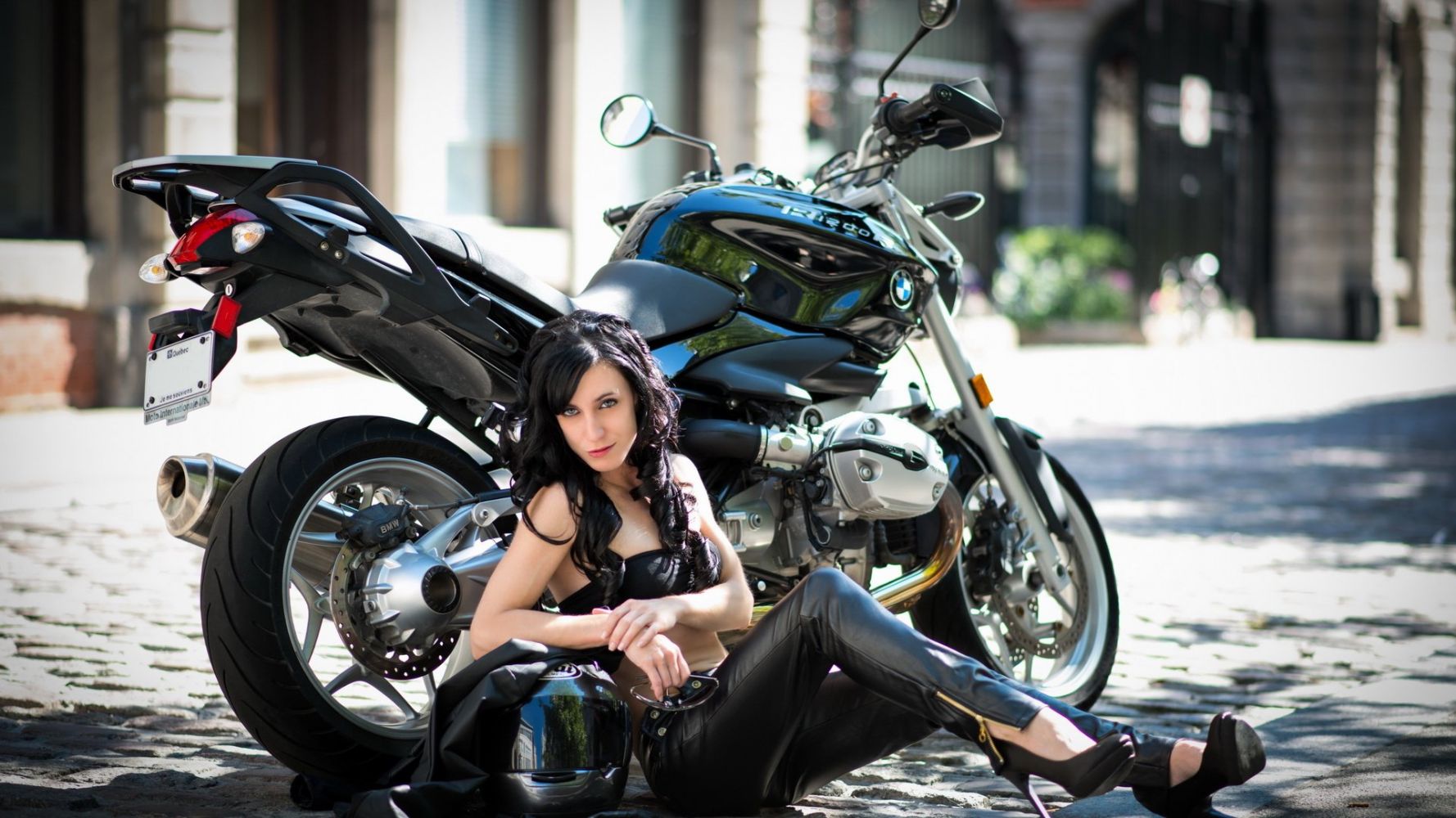 European women on bikes in Yamoussoukro