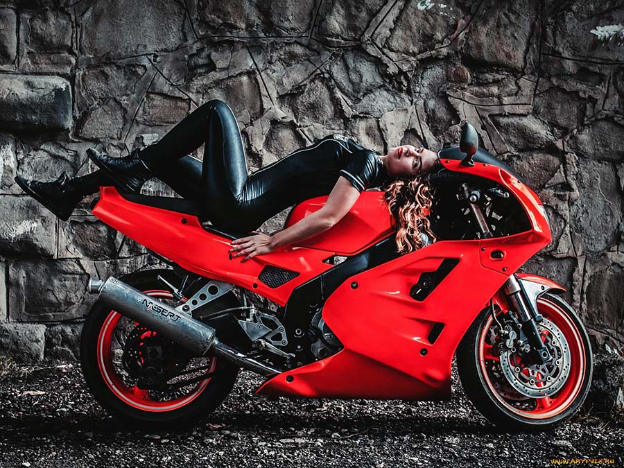 Beautiful girl Beautiful girls and motorcycles in Yamoussoukro