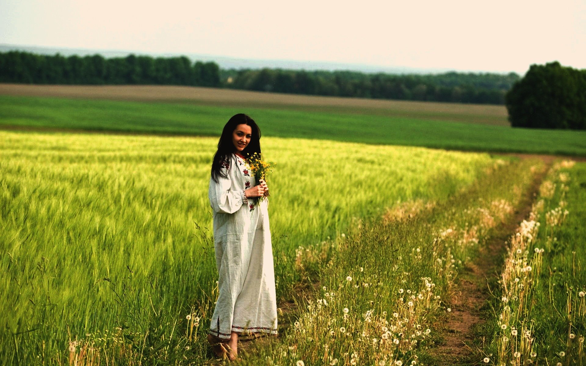 Women in Slavic costumes in Yamoussoukro