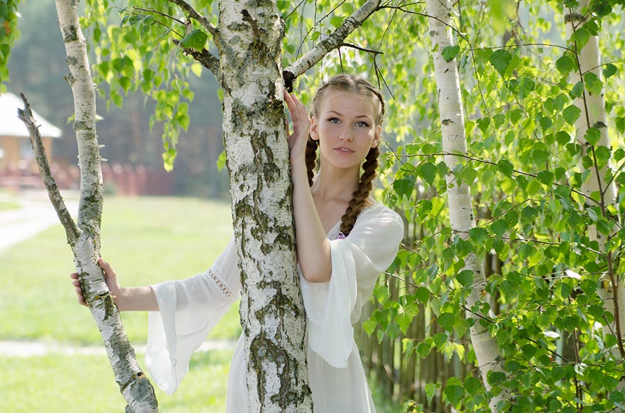 Women in Slavic costumes in Yamoussoukro