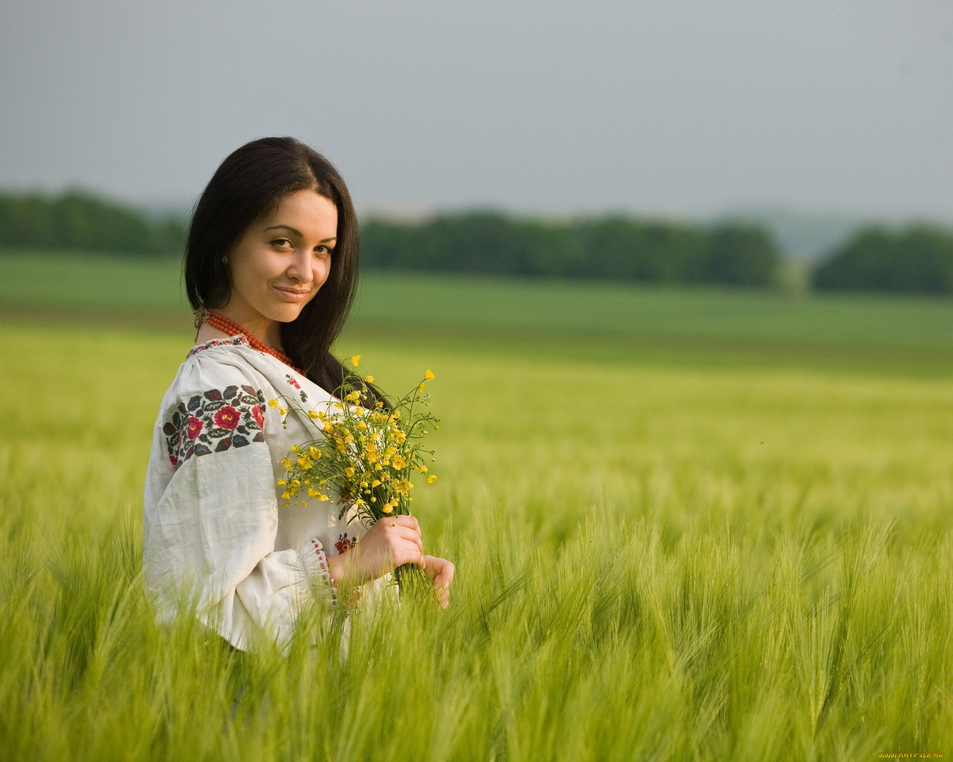 Women in Slavic costumes in Yamoussoukro