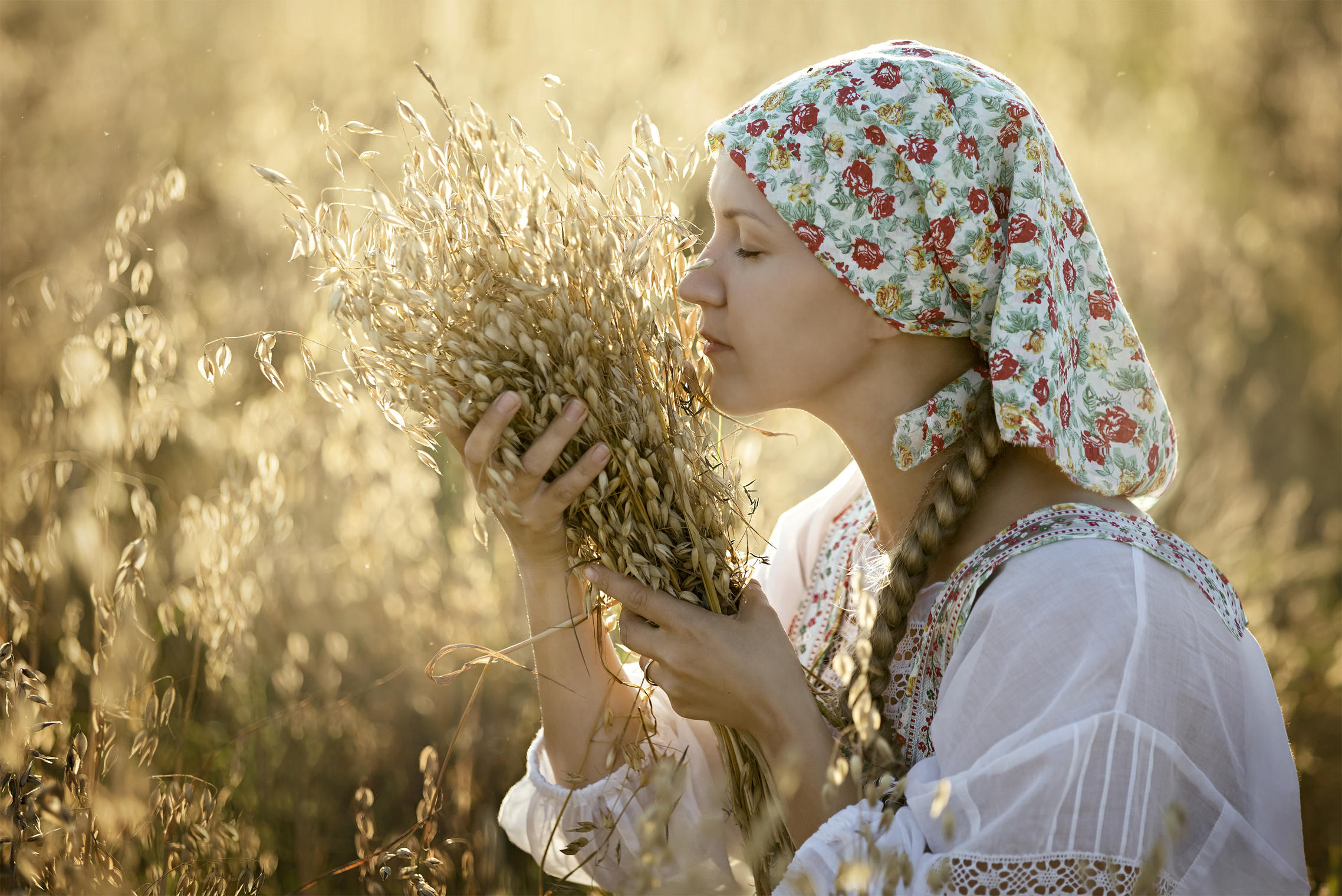 Photo Women in Slavic costumes in Yamoussoukro