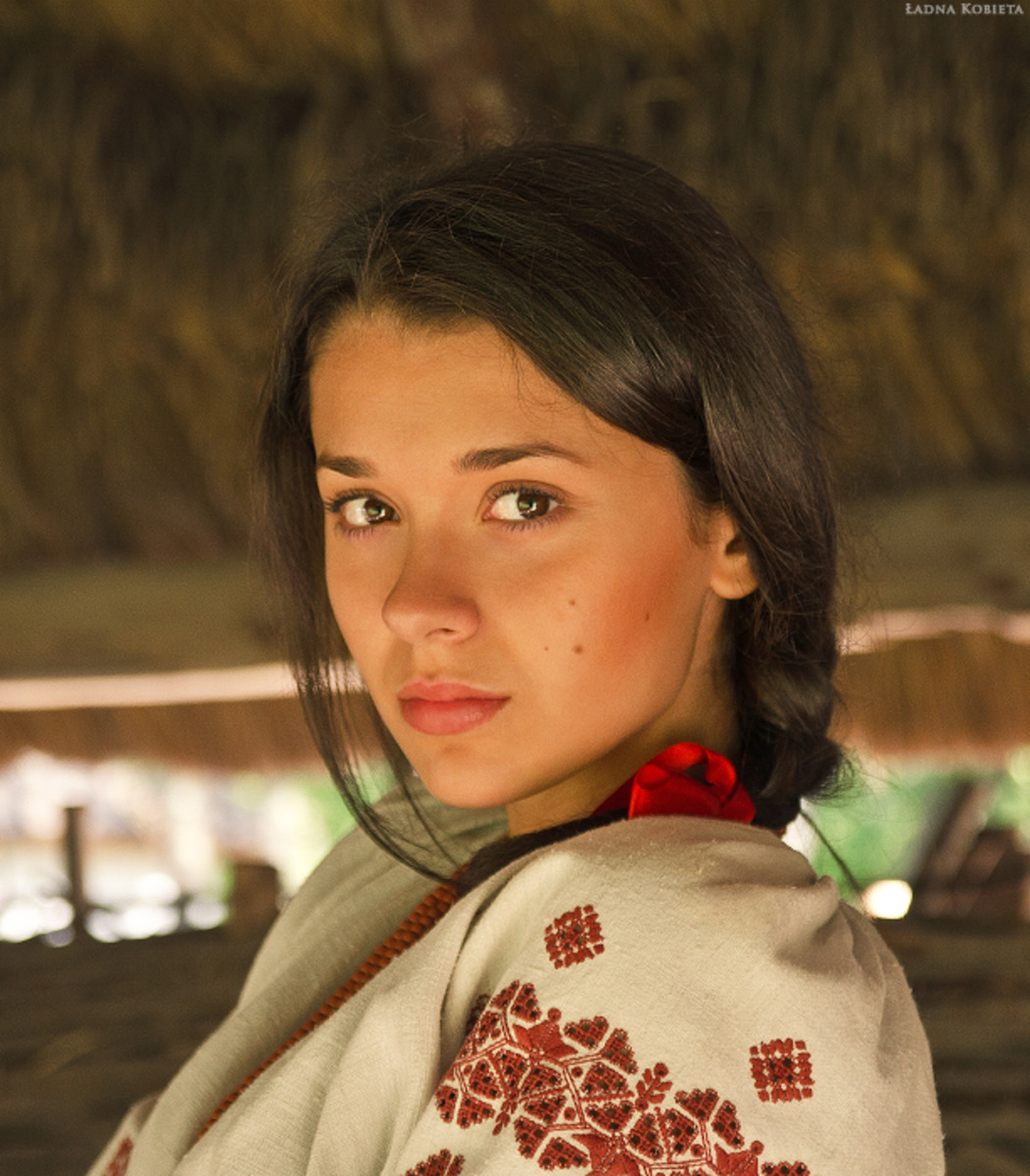 Girls in Slavic costumes in Yamoussoukro