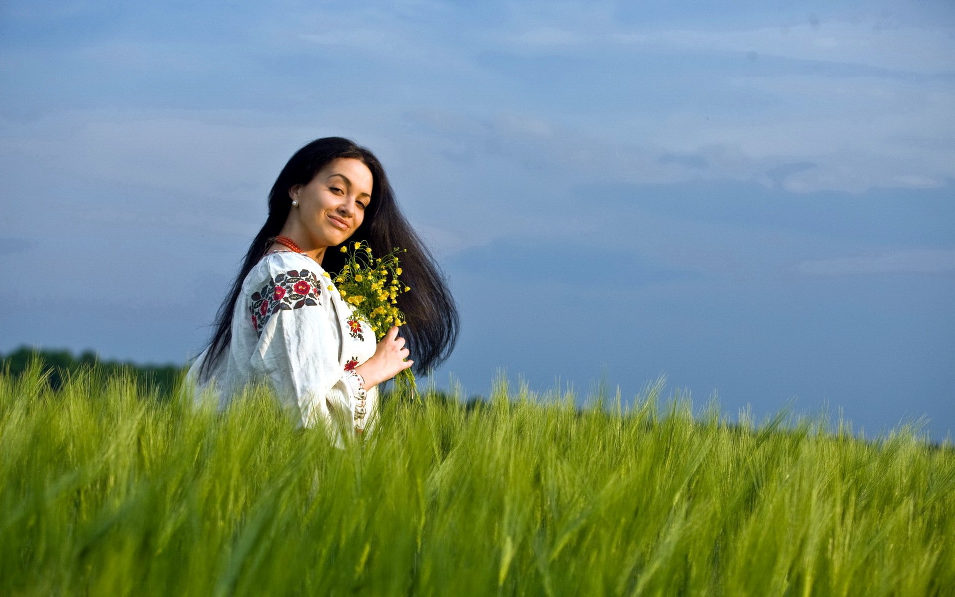 Girls in Slavic costumes in Yamoussoukro