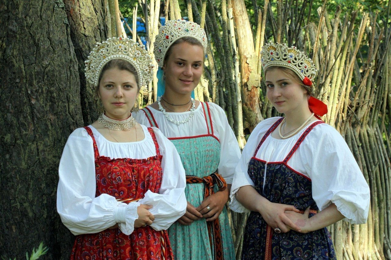 Sexy model Girls in Slavic costumes in Yamoussoukro