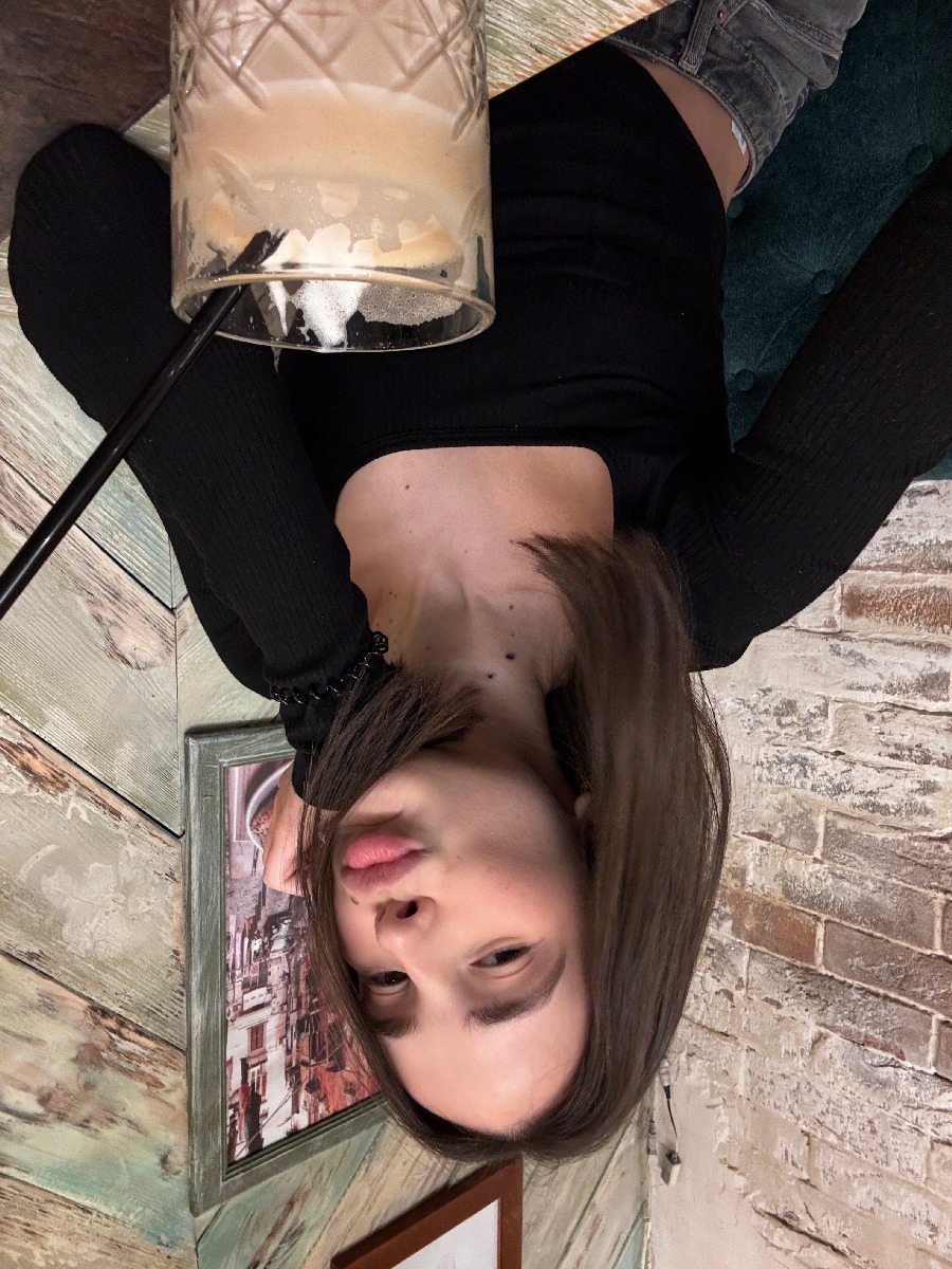 Fresh photos, fresh mood — Tina online in Yamoussoukro